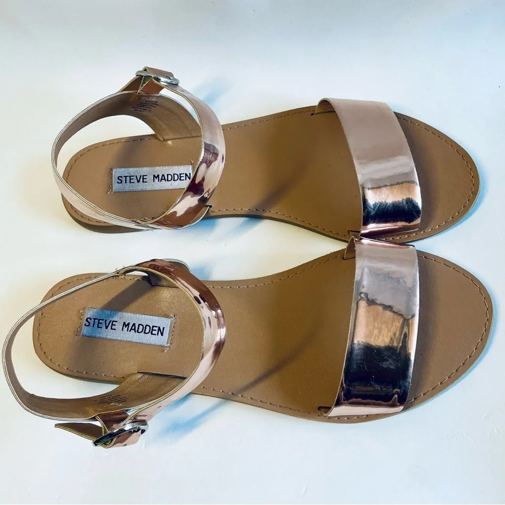 Steve Madden DONDOI Sandals Rose Gold Metallic Look Wide Strap SZ 8 Rubber Soles